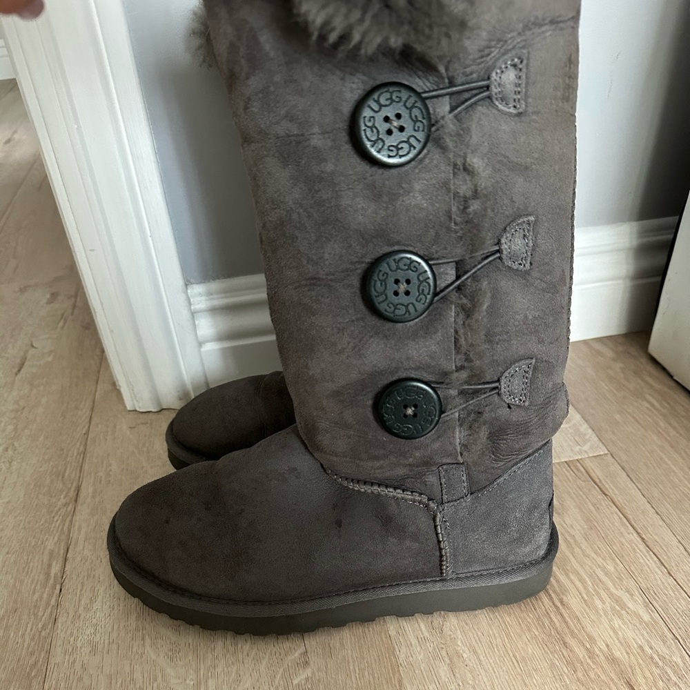 UGG Button Triple Boots
